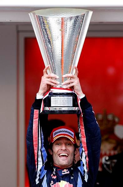 Mark Webber s vítěznou trofejí | Foto: Sport