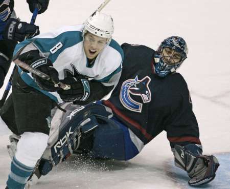 Pavelski ze San Jose dnes nenastoupí | Foto: Reuters