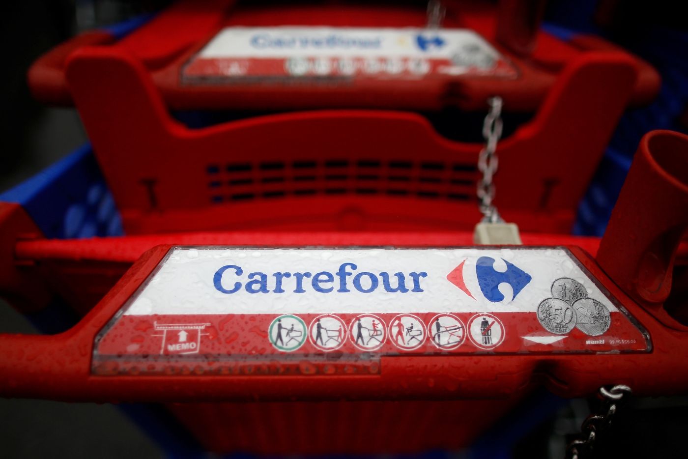 La chaîne Carrefour en France va geler les prix en raison de l’inflation.  Cela s’applique à des centaines de produits
