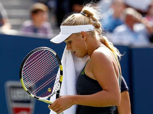 Caroline Wozniacká v zápase s Verou Zvonarevovou | Foto: Reuters