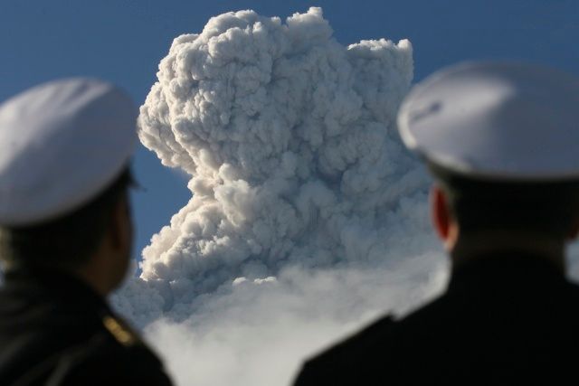 Vojáci se už mohou jenom dívat | Foto: Reuters