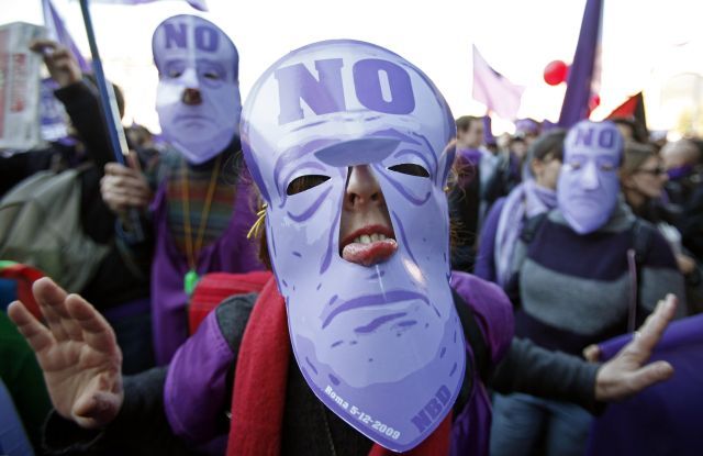 Protesty se dnes odehrávaly v centru Říma. | Foto: Reuters