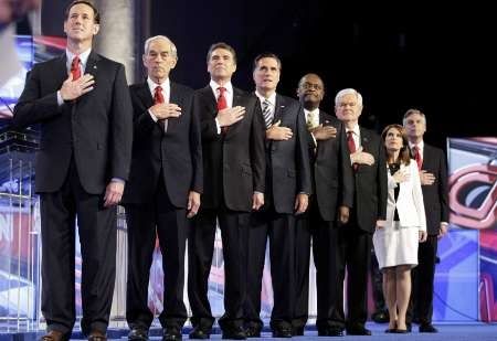 Zleva: Santorum, Paul, Perry, Romney,Cain, Gingrich, Bachmannová, Huntsman | Foto: Reuters