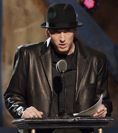 Duben 2009: Eminem uvádí Run DMC do Rocknrollové síně slávy | Foto: Reuters