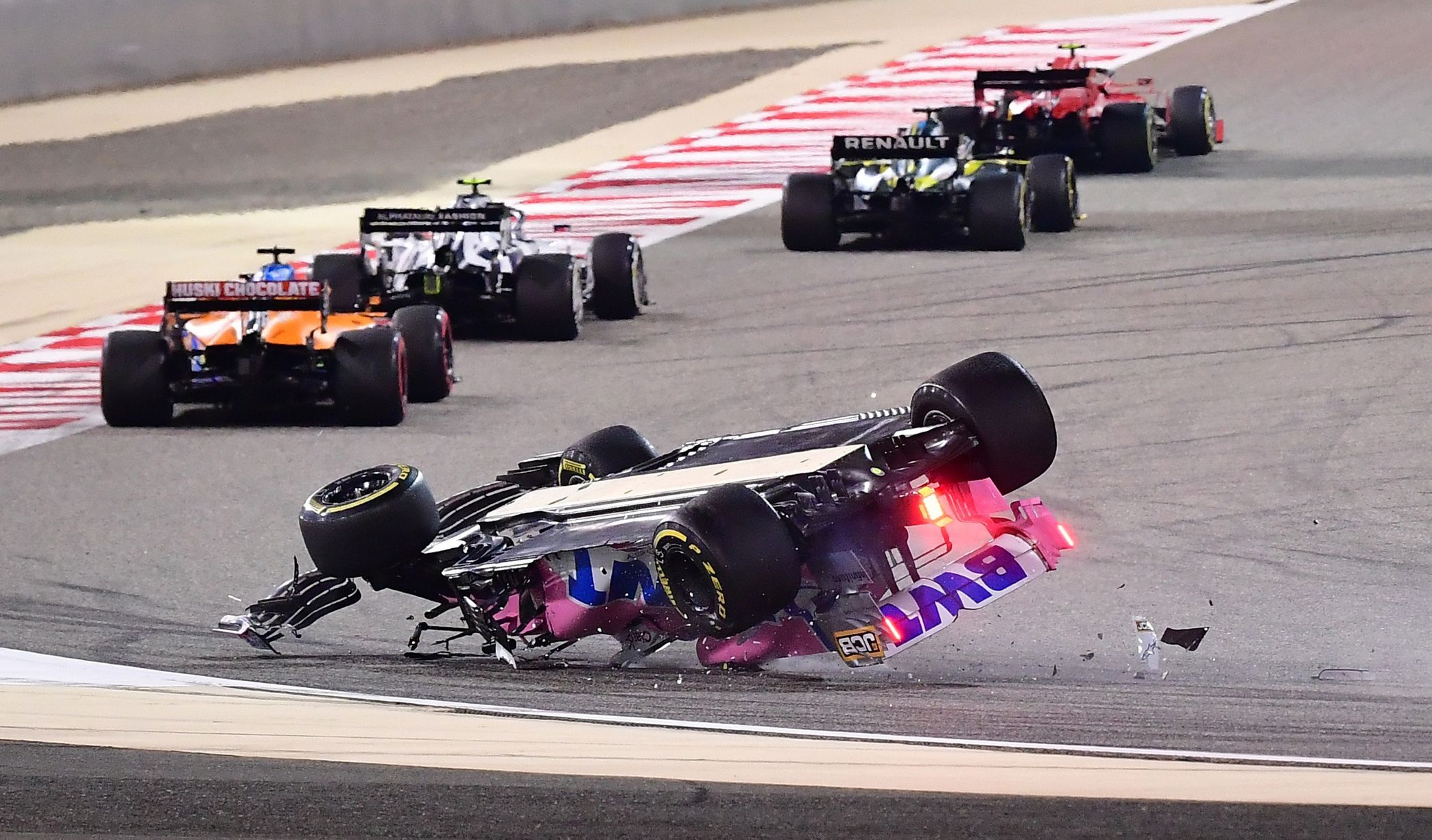 Ф 1 29. Гран-при Бахрейна формулы-1. Гран при f1. Ф1 Хэмилтон Ферстаппен авария. Болид f1 2022.