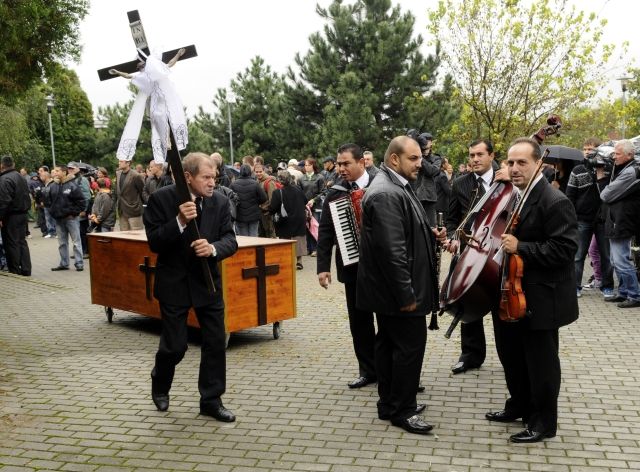 Středeční pohřeb navštívilo na 250 lidí. | Foto: ČTK