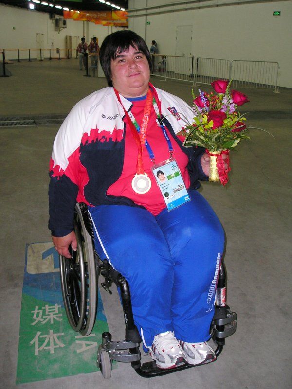 První česká paralympijská vítězka v Pekingu 2008 - koulařka Eva Kacanu. | Foto: ČATHS