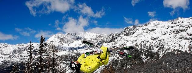 Trénink na finále SP v akrobatickém lyžování, které se koná v italské Chiese Valmalenco | Foto: Reuters