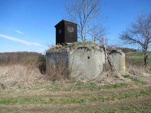 Také tento řopík dnes slouží jako základ pro posed. Toho se koupě bunkru za nejméně 32 000 korun opět netýká. | Foto: Ministerstvo obrany ČR