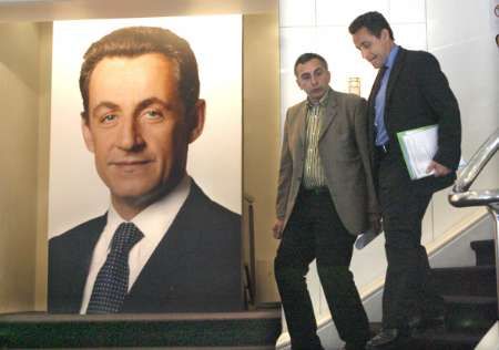 Kandidát vládního Svazu pro lidové hnutí (UMP) ve francouzských prezidentských volbách Nicolas Sarkozy | Foto: Reuters