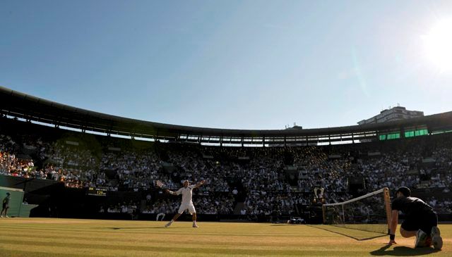 V posledním čtvrtfinále se utkali Lleyton Hewitt s Andy Roddickem. | Foto: Reuters