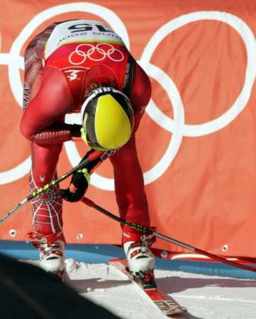 Zklamaný Hermann Maier v cíli olympijského sjezdu. | Foto: Reuters