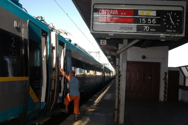 Ohlášená bomba zpozdila i chloubu Českých drah - vlaky Pendolino. | Foto: Topí Pigula