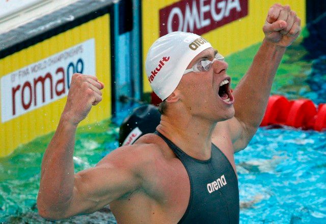 Cesar Filho se raduje z vítězství a nového světového rekordu na 100 metrů volným způsobem. | Foto: Reuters