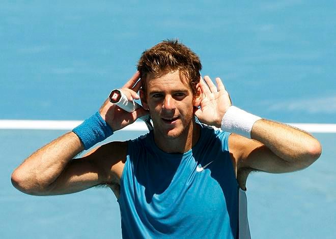 Juan Martin Del Potro prosí diváky o podporu | Foto: Reuters