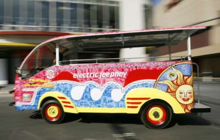 E-jeepney v manilské městské části Makati | Foto: Reuters