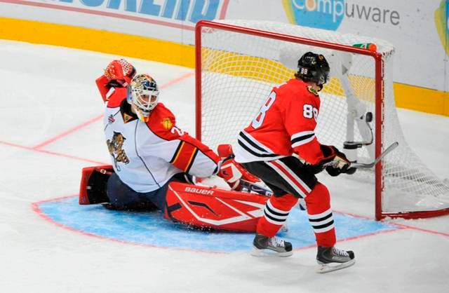 V utkání hraném v Helsinkách si Florida vyšlápla na loňského semifinalistu Chicago, i když Patrick Kane dokázal Tomáše Vokouna překonat. | Foto: Reuters