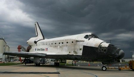 Raketoplán Discovery po úspěšné misi STS-121 odstaven v Kennedyho vesmírném středisku | Foto: Reuters