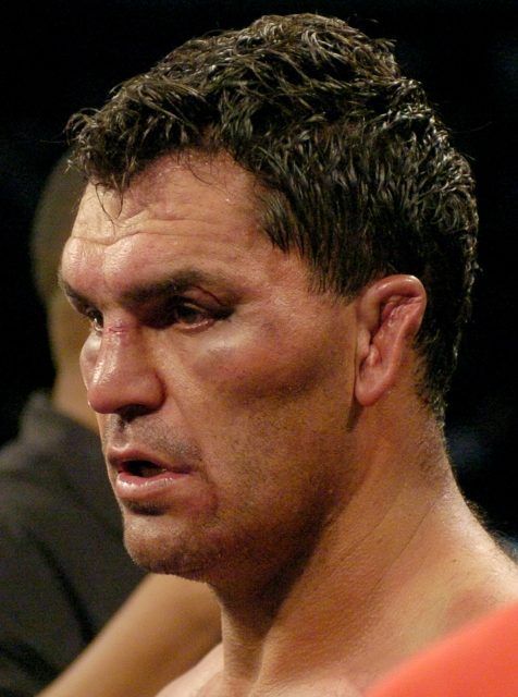 Corrie Sanders , 1966 – 23. 9. 2012, jihoafrický boxer 
 Bývalý profesionální mistr světa v boxu těžké váhy Corrie Sanders z Jihoafrické republiky zemřel ve věku 46 let na následky střelného poranění břicha. 
 K neštěstí došlo podle místních médií v jedné z restaurací v Brits nedaleko Johannesburgu při rodinné narozeninové oslavě. Někdejší přemožitel Vladimira Klička se stal náhodnou obětí střelce při loupežném přepadení. 
 Článek: 
 http://sport.aktualne.centrum.cz/exsampiona-v-tezke-vaze-sanderse-zastrelili-lupici/r~ca33d026056d11e2b449002590604f2e/ | Foto: ČTK