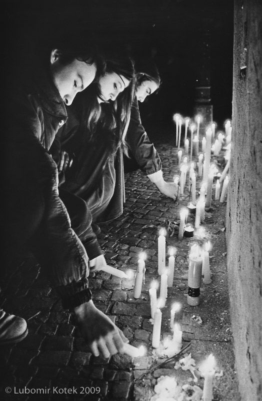 Lennonova zeď na Kampě, Praha, 8. prosince 1987. | Foto: Lubomír Kotek