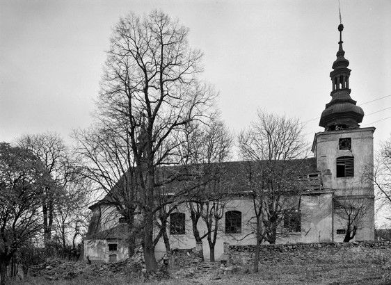 Farní kostel svaté Kateřiny v Dolanech skončil pod hladinou vody nádrže Nechranice v roce 1967. | Foto: Společnost pro obnovu památek Úštěcka (zdroj)