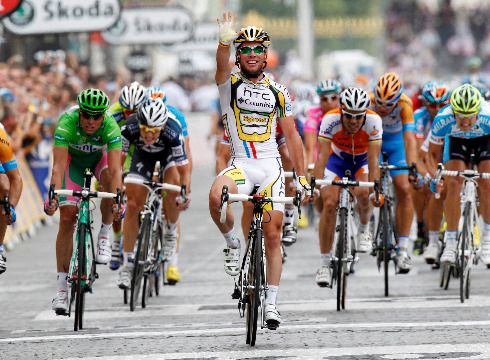 V závěrečném spurtu vyhrál Mark Cavendish. | Foto: Reuters