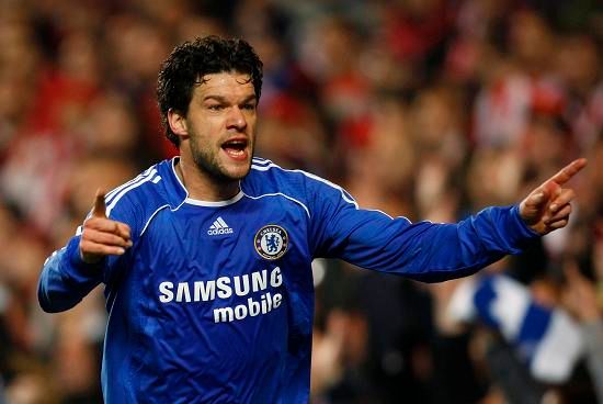 Michael Ballack slaví svůj gól do sítě Olympiakosu | Foto: Reuters