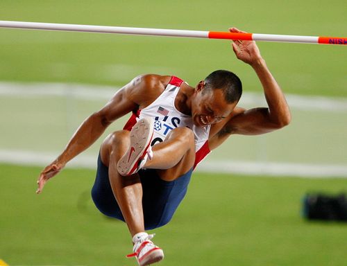 Američan Bryan Clay ukončil výšku desetiboje s bolestivou grimasou. | Foto: Reuters