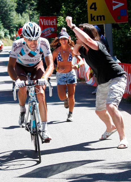 Jako jedinému cyklistovi z úniku se povedlo udržet se na čele,... | Foto: Reuters