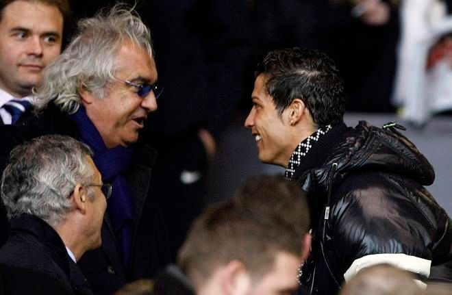 Flavio Briatore, vlastník QPR, v diskusi s Cristianem Ronaldem | Foto: Reuters