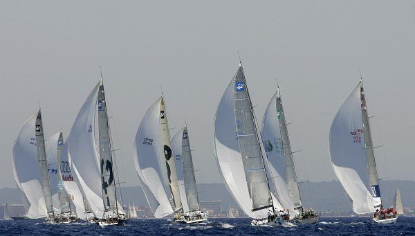 První rozjížďky jachtařů jsou na programu už v sobotu. | Foto: Reuters