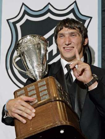 Forvard Washingtonu Capitals Alexander Ovečkin Calder Trophy. | Foto: Reuters