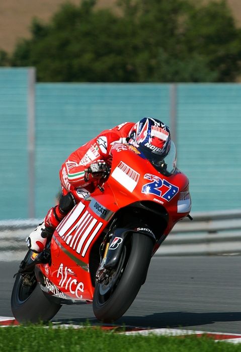 Casey Stoner s Ducati na trati v německém Sachsenringu. | Foto: Tomáš Adamec