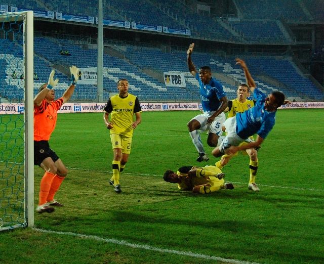 Podélné tribuny nejsou ještě kvůli rekonstrukci k dispozici. | Foto: Jakub Šafránek