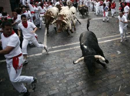 Pamplonské encierro v plné parádě | Foto: Reuters