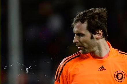 Petr Čech mohl být spokojen. Vychytal na horké půdě v Barceloně čisté konto | Foto: Sport