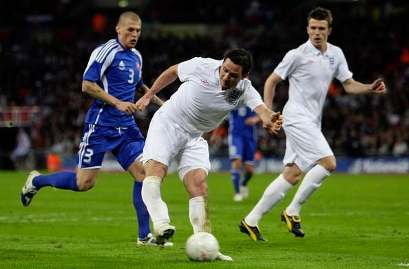 Tak se trefil Frank Lampard do sítě Slovenska | Foto: Reuters