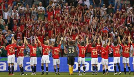 Radost norských fotbalistů a fanoušků po výhře nad Argentinou. | Foto: Reuters