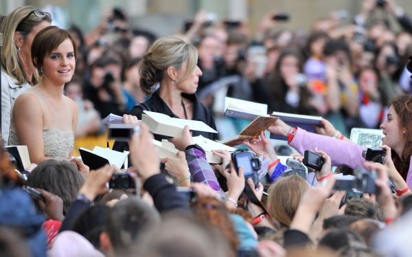 "Hermiona" v obležení fanoušků. | Foto: Reuters