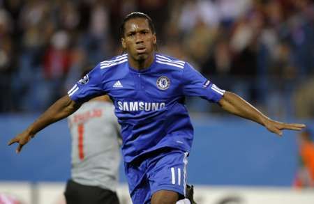 Didier Drogba v dresu Chelsea se raduje z gólu. | Foto: Reuters