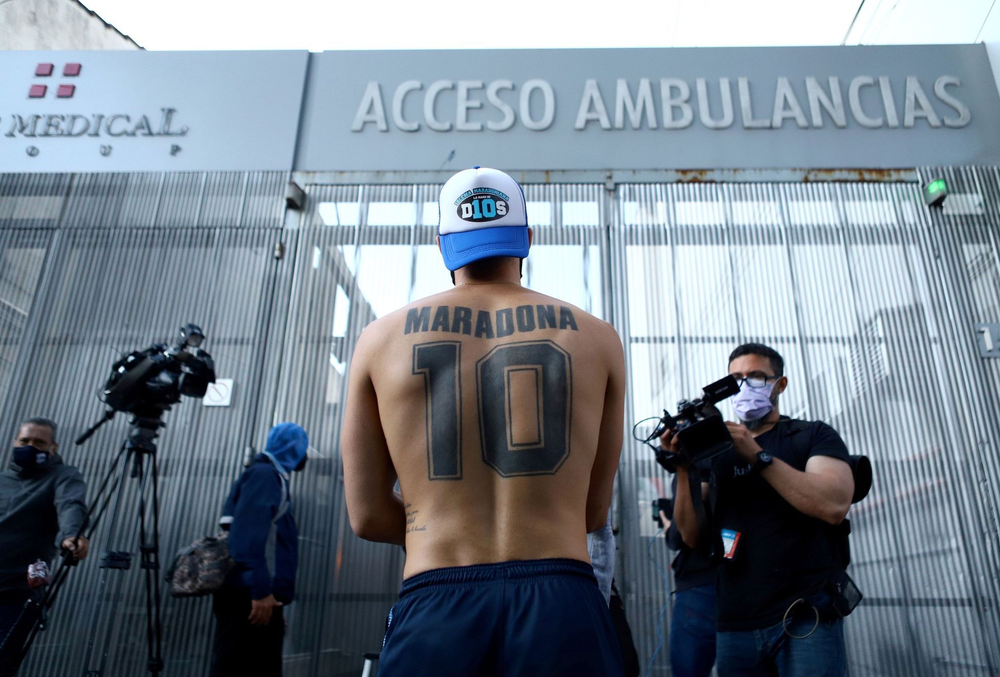 Maradona was released from the hospital and entered the rehab