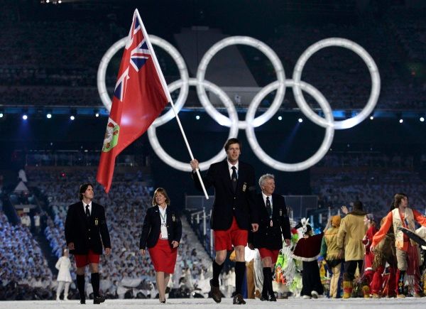 Bezkonkurečně nejvíc pozornosti ale přilákali reprezentanti Bermud. Ti vzdor zimě vyrazili v "národním kroji" - bermudách. | Foto: Reuters