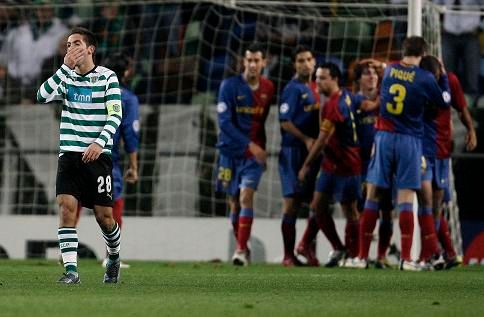 Joao Moutinho ze Sportingu jen přihlížel debaklu Barcelony | Foto: Reuters