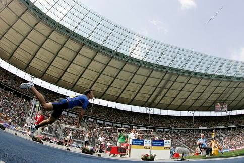 Hod oštěpem a Tero Pitkamaki z Finska | Foto: Reuters