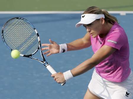 Rakušanka Sybille Bammerová v zápase proti Anastassii Rodionové na turanji Pattaya Open. | Foto: Reuters