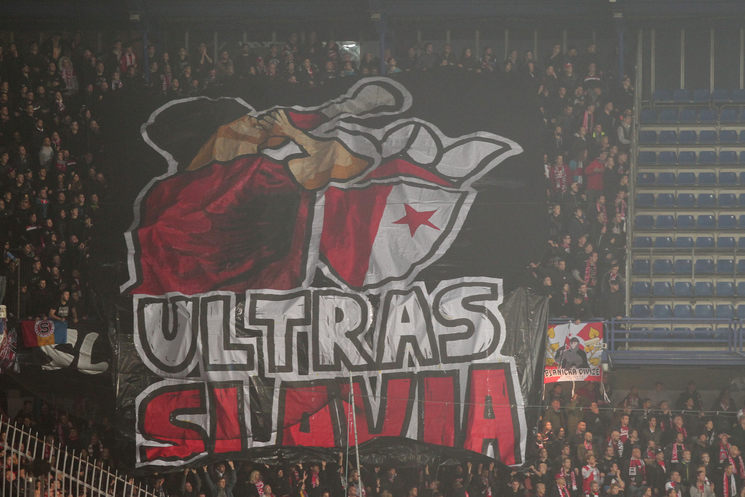 Base da República Tcheca e sensação da Europa League, Slavia Praga é  turbinado por dinheiro chinês - Blog Drible de Corpo