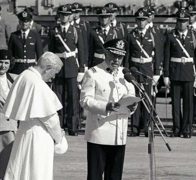 Pinochet a papež Jan Pavel II | Foto: Reuters