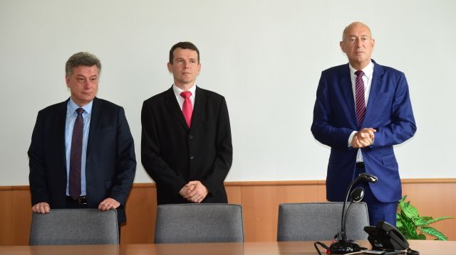 Ministr spravedlnosti Pavel Blažek z ODS, olomoucký vrchní státní zástupce Radim Daňhel a nejvyšší státní zástupce Igor Stříž | Foto: ČTK