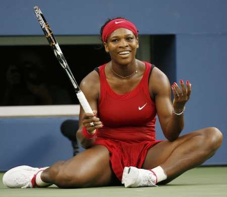 Serena Williamsová se raduje z postupu do finále | Foto: Reuters