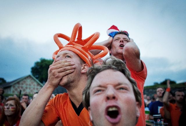 Slavit se nemohlo ani v Oslu, tedy alespoň mezi příznivci "Oranjes". | Foto: Reuters